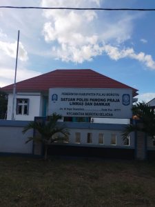 Persiapan Sambut Bupati Baru, Kasatpol PP Pulau Morotai Benahi Kantornya