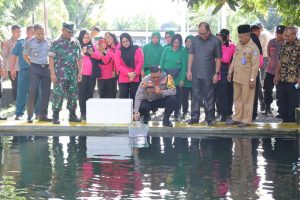 Kapolres Bersama Forkopimda Halmahera Utara Tebar 5000 Benih Ikan Dukung Program Asta Cita Bidang Ketahanan Pangan Nasional