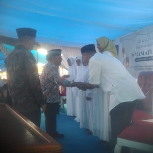 Hadiri Acara Doa Selamat Keberangkatan CJH di Desa Kira, Ini Pesan Bupati Halut, Piet Hein Babua